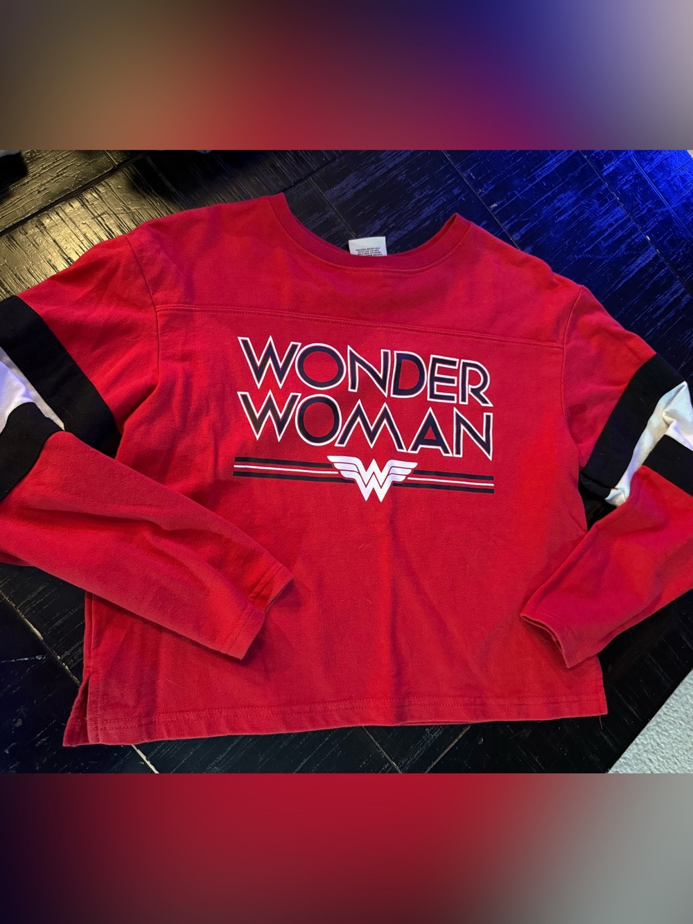 Wonder Woman Red Graphic Long Sleeve Top crop size small